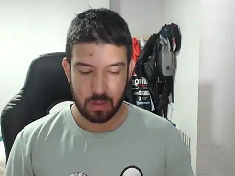 Snapshot of Axel11113 chatting on 12/05/25, 02:42 Axel11113 online show from 12/05/25, 02:42