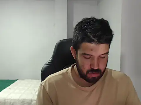 Snapshot of Axel11113 chatting on 12/14/25, 02:06 Axel11113 online show from 12/14/25, 02:06