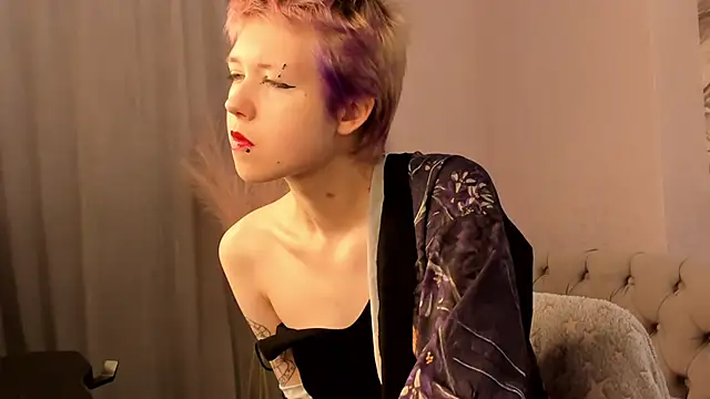 CarolineRichter online show from 10/18/25, 03:20