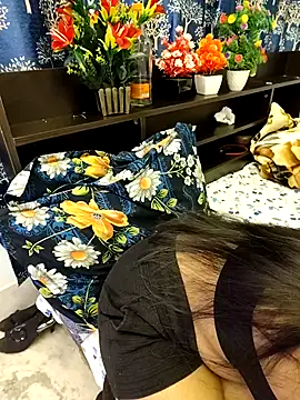 priya 26 online show from 12/18/25, 01:39