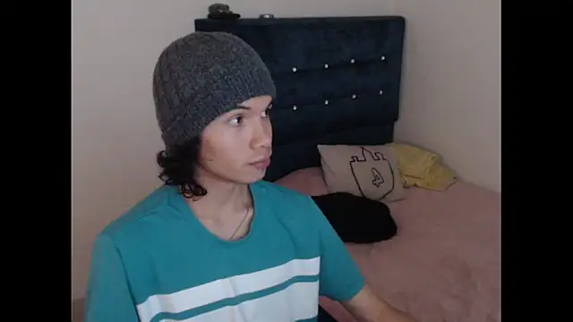 Snapshot of Xoxo_Smiles chatting on 09/19/25, 03:24 Xoxo Smiles online show from 09/19/25, 03:24