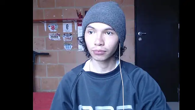 Snapshot of Xoxo_Smiles chatting on 09/23/25, 04:43 Xoxo Smiles online show from 09/23/25, 04:43