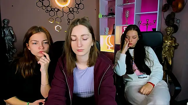 eva smiith  online show from 12/22/25, 07:05