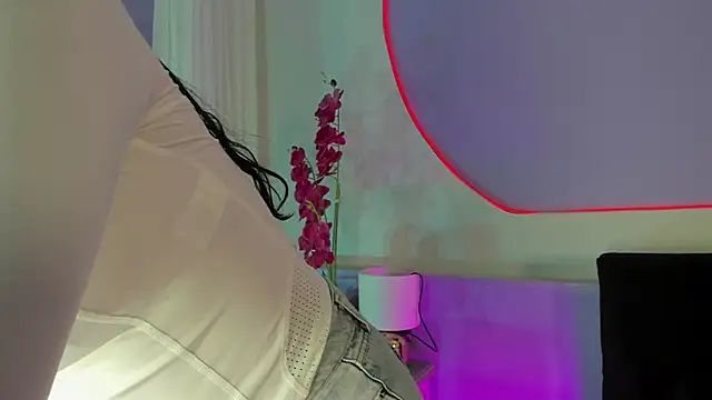  HAANNAH  online show from 11/06/25, 07:48