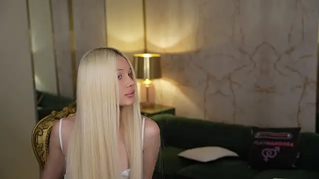 Snapshot of Esmie_Smile chatting on 11/07/25, 04:07 Esmie Smile online show from 11/07/25, 04:07