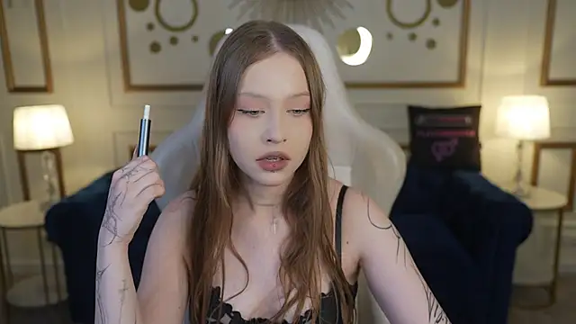 Snapshot of Esmie_Smile chatting on 11/14/25, 07:45 Esmie Smile online show from 11/14/25, 07:45