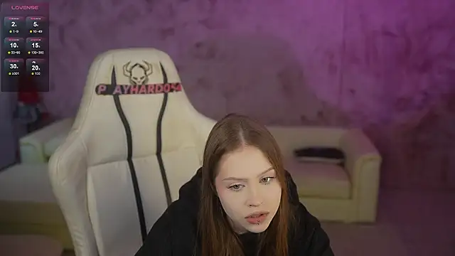 Esmie Smile online show from 04/01/26, 01:39