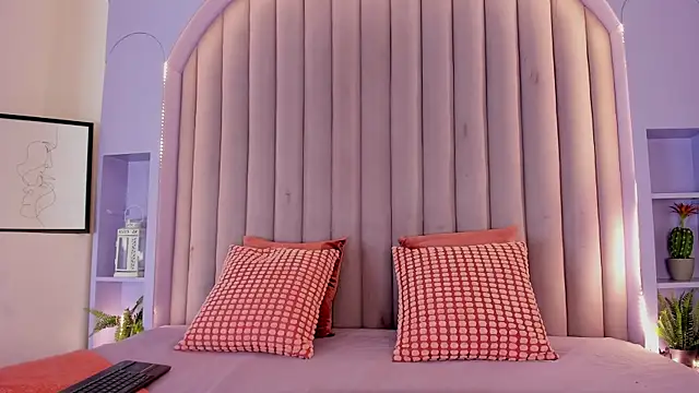 RiriiBrunette   online show from 10/21/25, 07:47