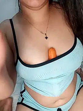 Snapshot of Queen-15 chatting on 09/30/25, 11:21 Queen-15 online show from 09/30/25, 11:21