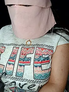 Snapshot of Queen-15 chatting on 01/10/26, 07:10 Queen-15 online show from 01/10/26, 07:10