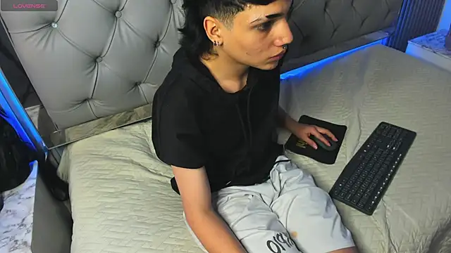 SamBlack  online show from 09/21/25, 01:40