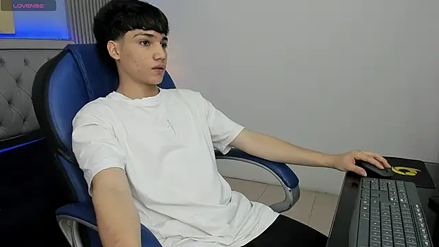 Snapshot of SamBlack_ chatting on 05/20/26, 12:22 SamBlack online show from 05/20/26, 12:22