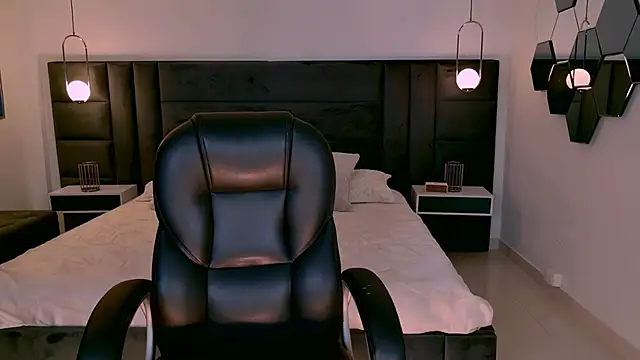 AgathaKondo  online show from 04/19/26, 10:56