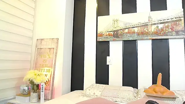 ParisRoux online show from 10/25/25, 08:14