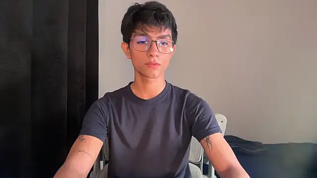 Snapshot of Angel_bunny2 chatting on 11/06/25, 05:19 Angel bunny2 online show from 11/06/25, 05:19