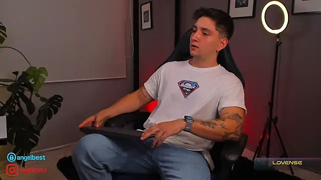 Snapshot of IamAngelCamilo chatting on 09/12/25, 12:33 IamAngelCamilo online show from 09/12/25, 12:33