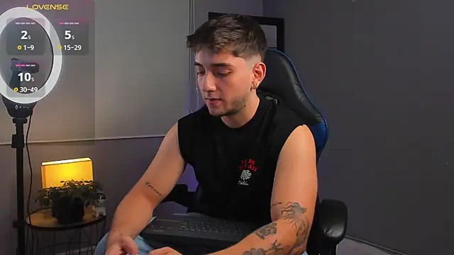 Snapshot of IamAngelCamilo chatting on 11/11/25, 01:16 IamAngelCamilo online show from 11/11/25, 01:16