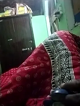 RAYI Queen 4 online show from 10/28/25, 04:42