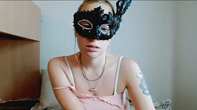 SatinQueen90 online show from 11/12/25, 08:04