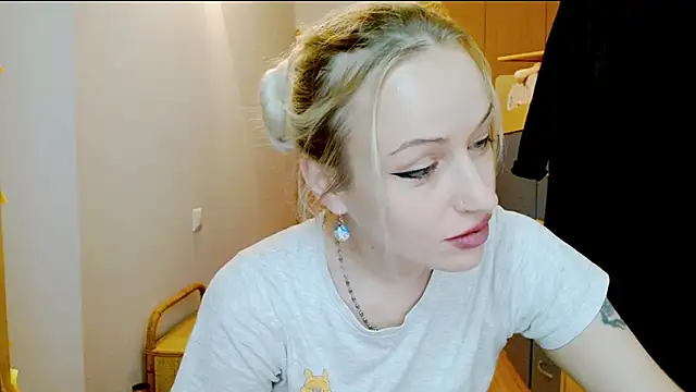 SatinQueen90 online show from 12/01/25, 09:36