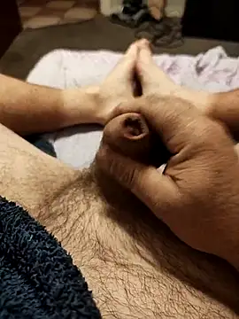 Snapshot of hubbyfun19 chatting on 09/19/25, 04:36 hubbyfun19 online show from 09/19/25, 04:36