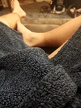 Snapshot of hubbyfun19 chatting on 10/25/25, 04:20 hubbyfun19 online show from 10/25/25, 04:20