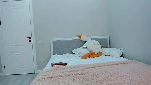 yuna loon online show from 10/24/25, 02:13