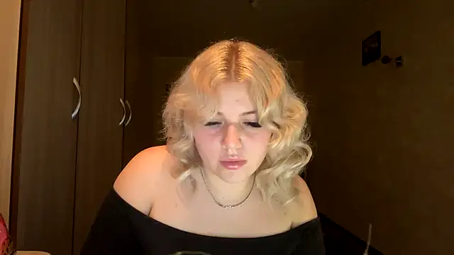 Snapshot of sunshinyflash chatting on 11/13/25, 04:06 sunshinyflash online show from 11/13/25, 04:06