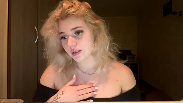 Snapshot of sunshinyflash chatting on 11/23/25, 05:13 sunshinyflash online show from 11/23/25, 05:13