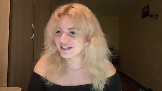 Snapshot of sunshinyflash chatting on 11/26/25, 05:36 sunshinyflash online show from 11/26/25, 05:36