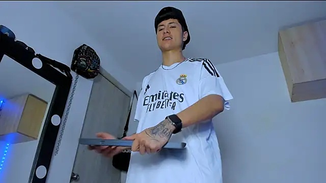 Snapshot of Mateo_Escobar chatting on 09/11/25, 04:56 Mateo Escobar online show from 09/11/25, 04:56