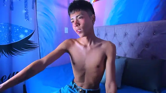 MaxiWildd online show from 12/17/25, 01:06