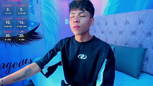 MaxiWildd online show from 03/28/26, 01:11