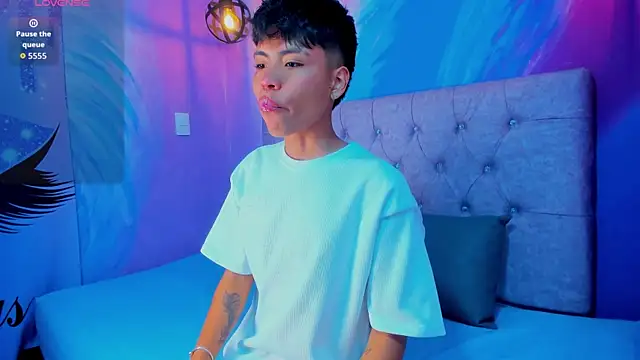 MaxiWildd online show from 04/22/26, 01:01