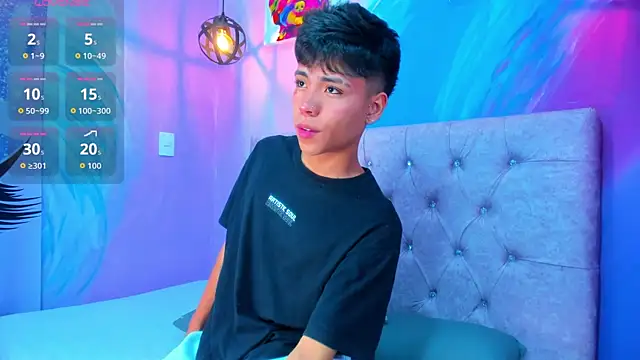 MaxiWildd online show from 04/23/26, 01:13