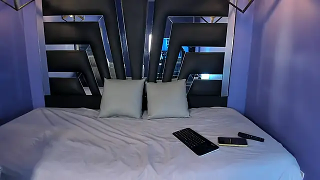 Snapshot of anne-brown13 chatting on 09/08/25, 07:35 anne-brown13 online show from 09/08/25, 07:35