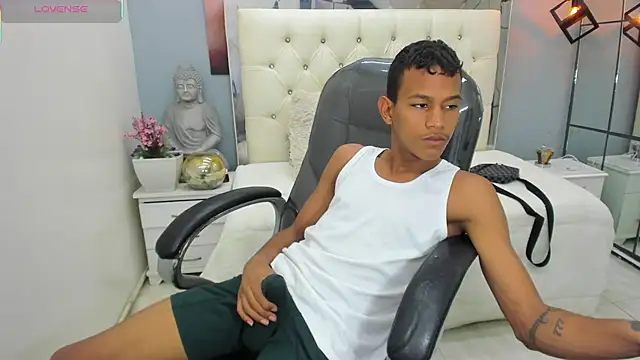 Snapshot of Rory_castro chatting on 09/21/25, 11:28 Rory castro online show from 09/21/25, 11:28