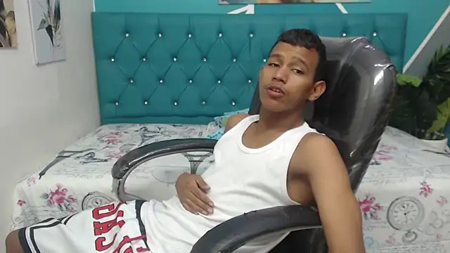 Snapshot of Rory_castro chatting on 09/24/25, 10:35 Rory castro online show from 09/24/25, 10:35