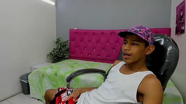 Snapshot of Rory_castro chatting on 10/04/25, 07:23 Rory castro online show from 10/04/25, 07:23