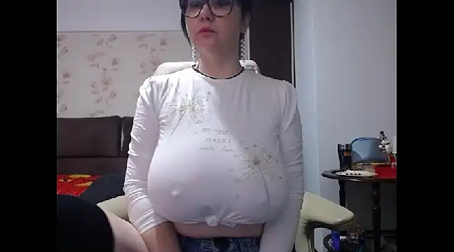 Snapshot of Mary_x chatting on 02/11/25, 06:51 Mary x online show from 02/11/25, 06:51