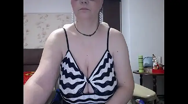 Snapshot of Mary_x chatting on 02/27/25, 03:47 Mary x online show from 02/27/25, 03:47