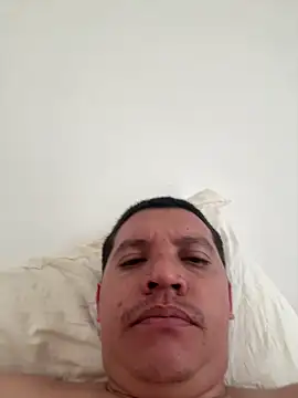 Snapshot of michael877675 chatting on 09/25/25, 02:21 michael877675 online show from 09/25/25, 02:21