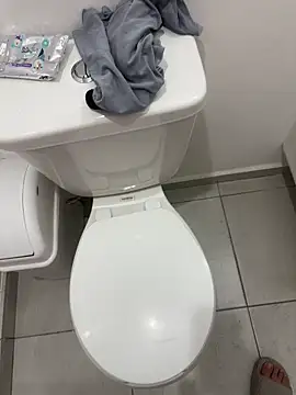 Snapshot of michael877675 chatting on 10/29/25, 01:24 michael877675 online show from 10/29/25, 01:24