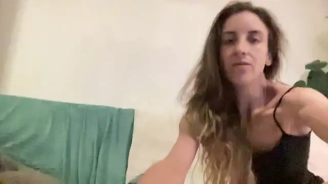 Snapshot of mariemady chatting on 06/27/26, 01:32 mariemady online show from 06/27/26, 01:32