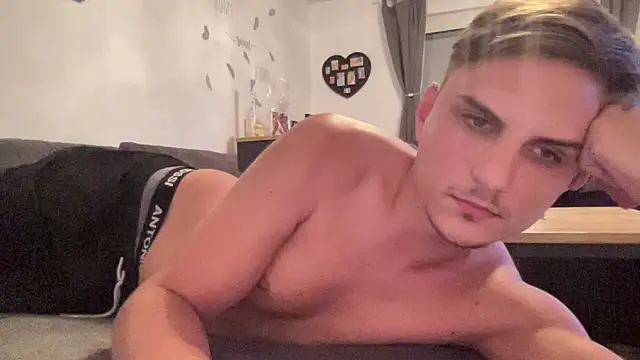 Snapshot of Sweetbooy90 chatting on 09/21/25, 03:13 Sweetbooy90 online show from 09/21/25, 03:13