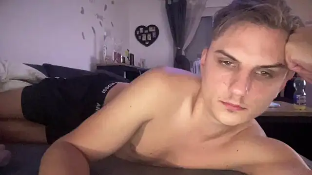 Snapshot of Sweetbooy90 chatting on 10/14/25, 09:59 Sweetbooy90 online show from 10/14/25, 09:59