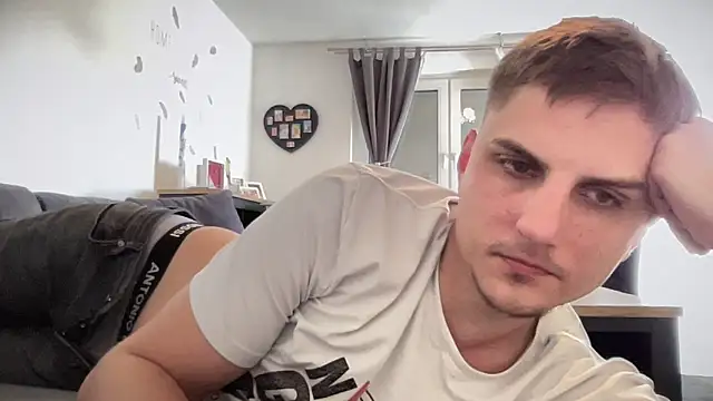 Snapshot of Sweetbooy90 chatting on 03/21/26, 11:26 Sweetbooy90 online show from 03/21/26, 11:26