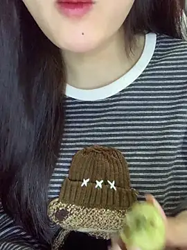 Linhtruong  online show from 12/22/25, 04:20