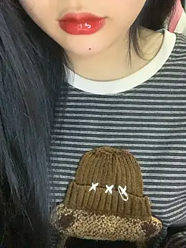 Linhtruong  online show from 02/11/26, 04:28