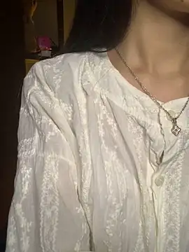 Nhinhi18 online show from 04/23/26, 03:03